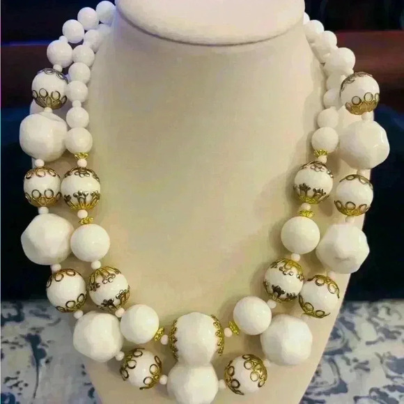 Woman’s white bone necklace - Picture 1 of 3